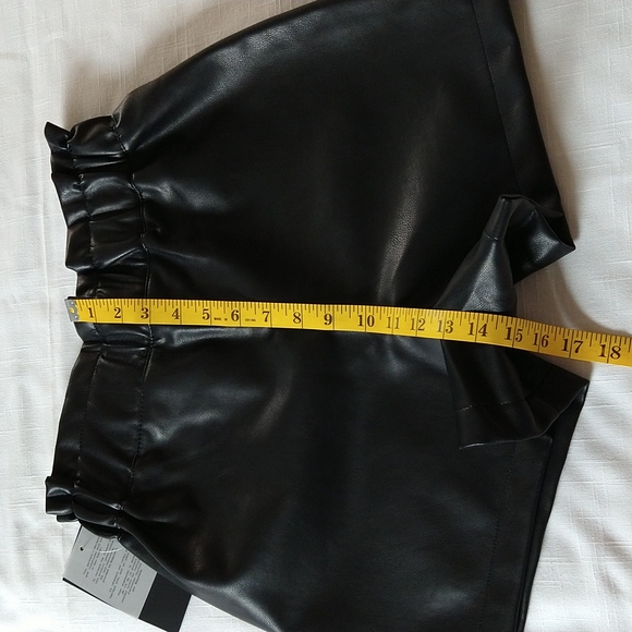 Black faux leather shorts paper bag size Xsmall - Picture 13 of 17